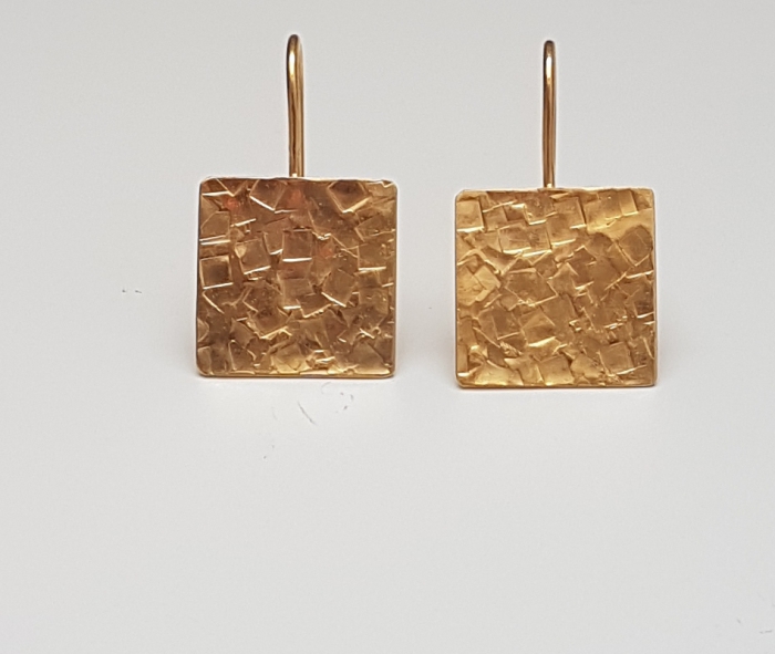 Quadratische Ohrhänger mit Struktur, goldplattiert