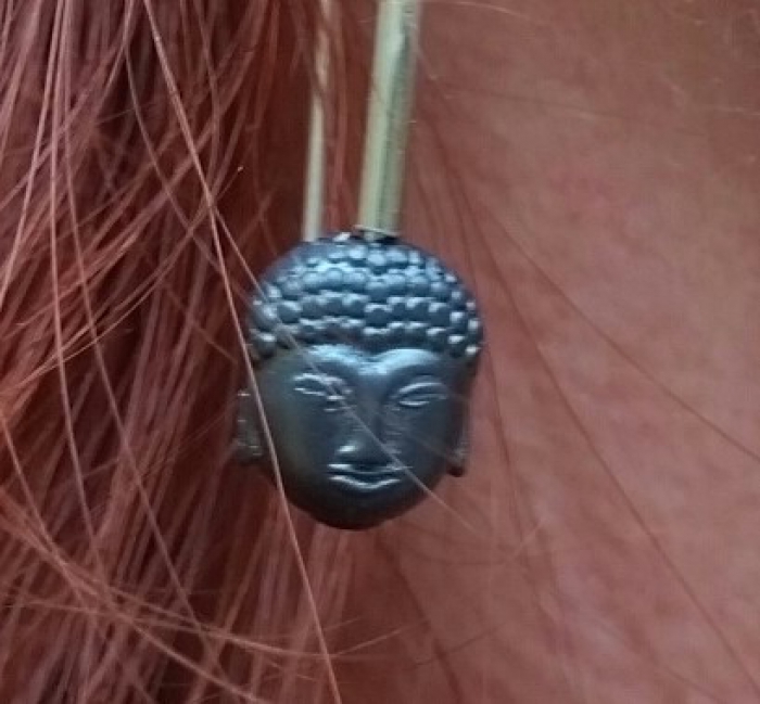Ohrhänger mit einem Buddha