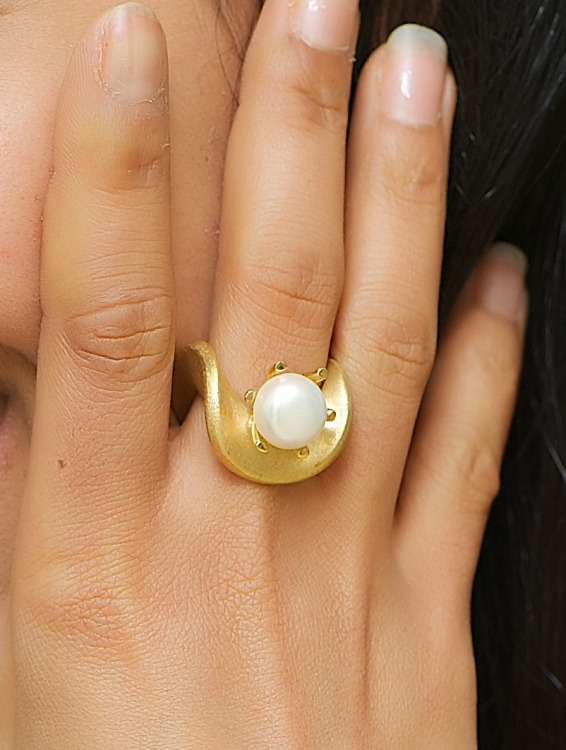 Ring "Blütenkrönchen" goldplattiert mit einer Perle