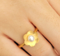 Preview: Hübscher Ring goldplattiert mit einer Blume und einer Süßwasserperle