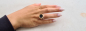 Preview: Schlichter, attraktiver Ring mit einem Achatkristall mit goldenem Rand