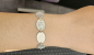 Preview: Blättchenarmband mit ovalen Blättchen und Prägung.