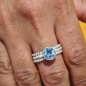 Preview: Feiner Ring mit einem funkelnden Edelstein
