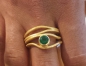 Preview: Wellen-Ring goldplattiert mit einem Peridot