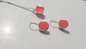 Massiver Ring aus der Kollektion " Organic" mit einem pinkfarbenen Edelstein