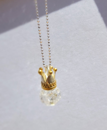 Preview: Krönchenanhänger bicolor  mit einer Bergkristallkugel