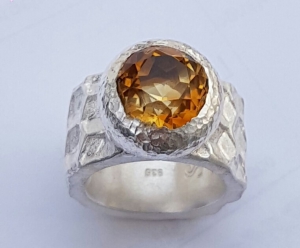 Breiter, massiver Ring Biene