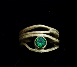 Ring " Wellen" goldplattiert mit einem Topas