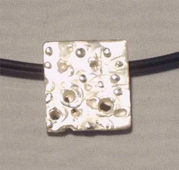 Anhänger Sponge in Silber.