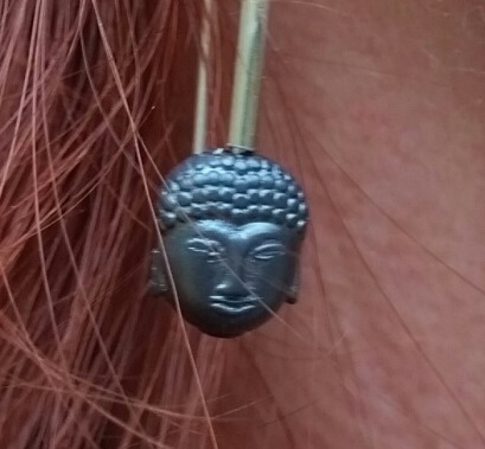 Ohrhänger mit einem Buddha