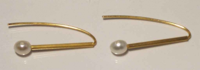 Elegante Ohrhänger goldplattiert mit Süßwasserperlen.